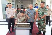 Kepala Perpusnas Resmikan Gedung Perpustakaan Polewali Mandar
