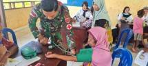 Pelayanan Kesehatan Desember Penuh Kasih Personel Tamalatea, Sebagai Bentuk Edukasi Pola Hidup Sehat ( Foto : Satgas Yonif 726/Tml) 