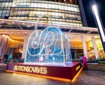 Buttonscarves Hadirkan Instalasi Joy Bag Setinggi 6,6 Meter di Senayan City