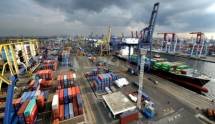 Arus Peti Kemas di Pelabuhan Priok Turun 5,13 %, IPC Sebut Corona Biang Keladinya