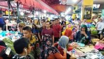 Presiden Jokowi Beli Sandal di Malioboro Yogyakarta
