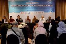 Dari kanan ke kiri: Hadiyan Fariz Azhar &ndash; ADUPI, Sugeng Siswanto &ndash; GIATPI, Ferry Bunarjo &ndash; ROTOKEMAS, Henry Chevalier &ndash; APHINDO, Adhi S Lukman &ndash; GAPMMI, Hari Noegroho &ndash; IPF, Harry Wibowo &ndash; GABEL, Andi Manggala Putra - Ketua Tim Kajian