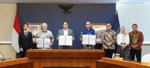 Penandatanganan MoU imbal dagang tripartit yang melibatkan pelaku usaha Indonesia-Filipina di Kantor Kementerian Perdagangan, Jakarta, Senin (8/6).